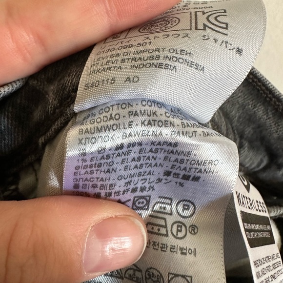 Levi’s Washed Black Premium Denim Classic Raw Hem High Waisted Jeans size 27 EUC - Picture 8 of 10